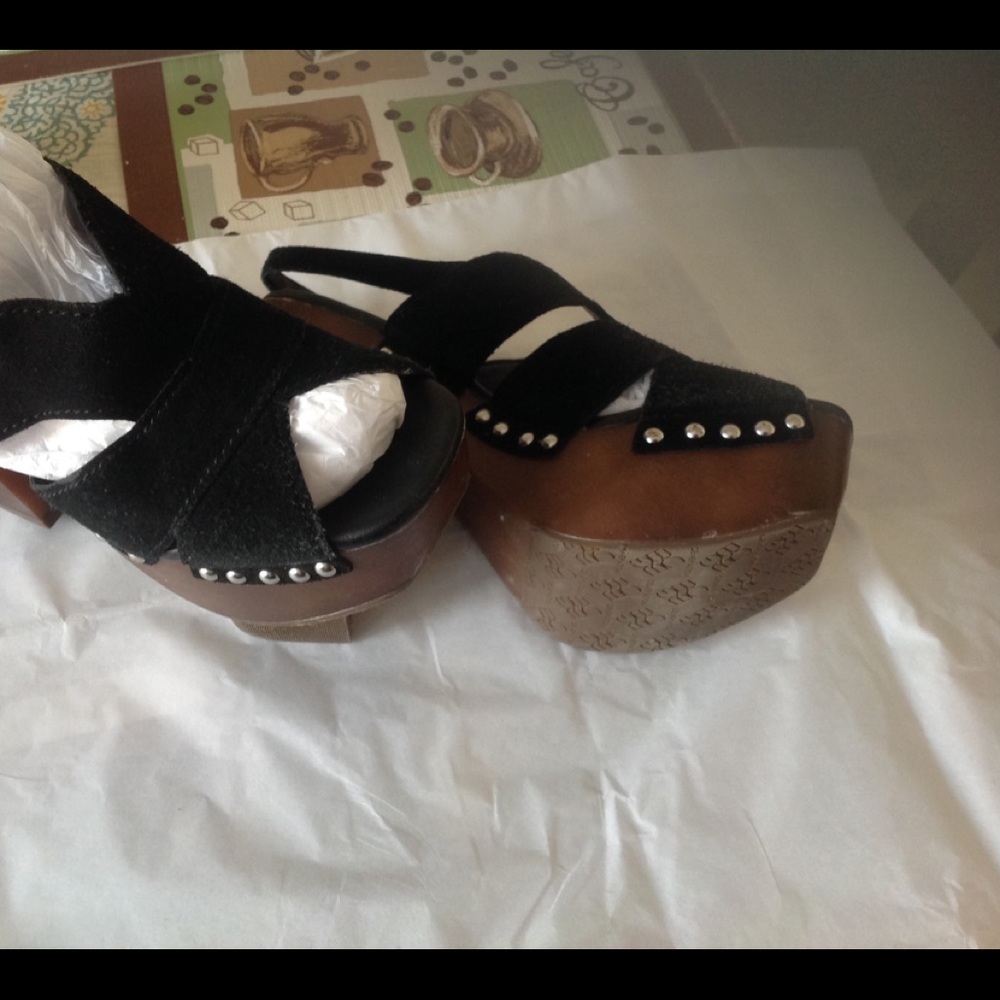 Black BCBGeneration shoes in good shape 🎉💓